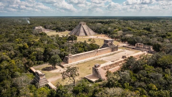 Chichen-Itza_2122199747