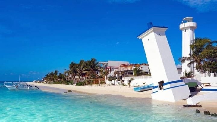 lighthouse-puerto-morelos-mexico